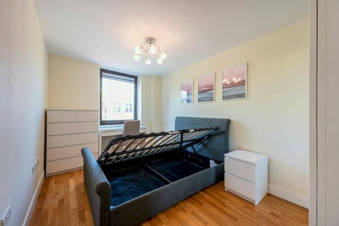 2 Bedroom Flat To Rent In High Street, Sutton, SM1