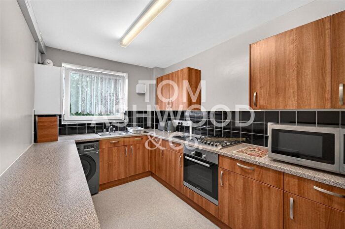 3 Bedroom Flat For Sale In St. Anns, Barking, Essex, IG11