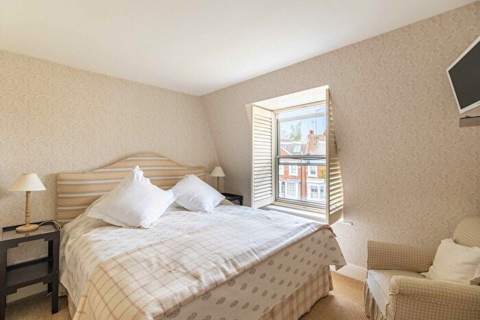 4 Bedroom Property To Rent In Pooles Lane, Chelsea, SW10