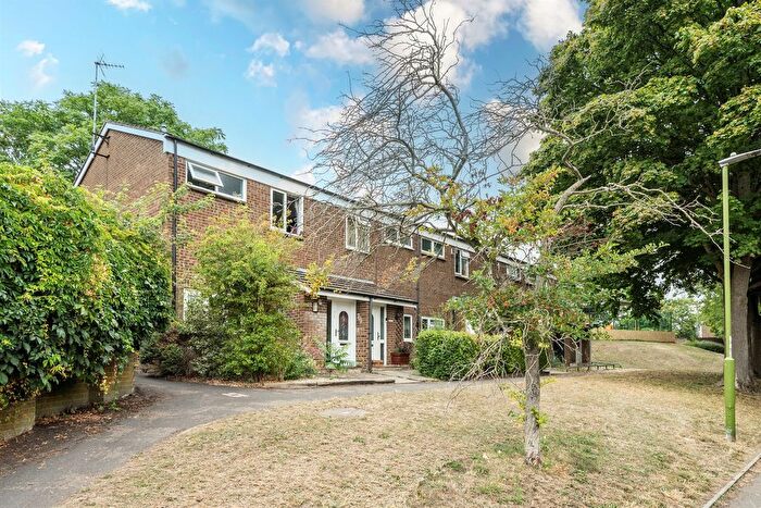 2 Bedroom End Of Terrace House For Sale In Kingsley Walk, Tring, HP23