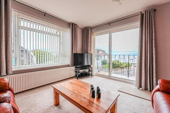 2 Bedroom Flat For Sale In Eastern Esplanade, Thorpe Bay, Southend-On-Sea, SS1