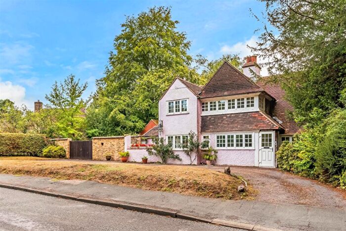 4 Bedroom Detached House For Sale In Northdown Road, Woldingham, CR3