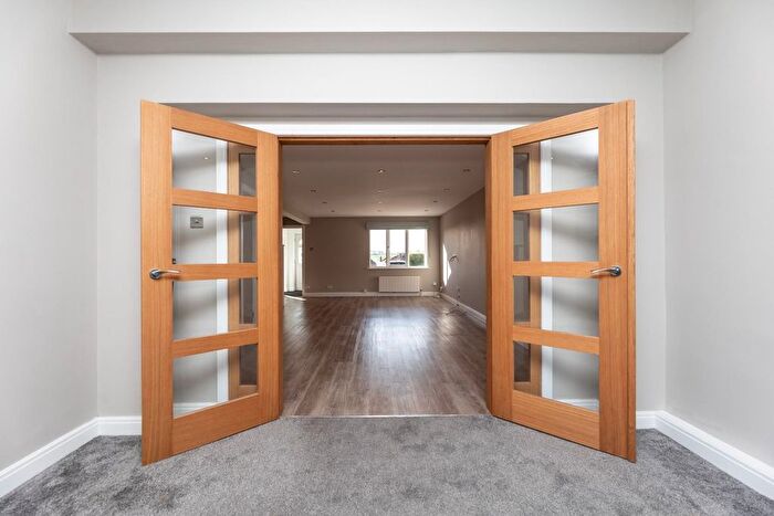 4 Bedroom Detached House For Sale In Holgate Road, Pontefract, WF8