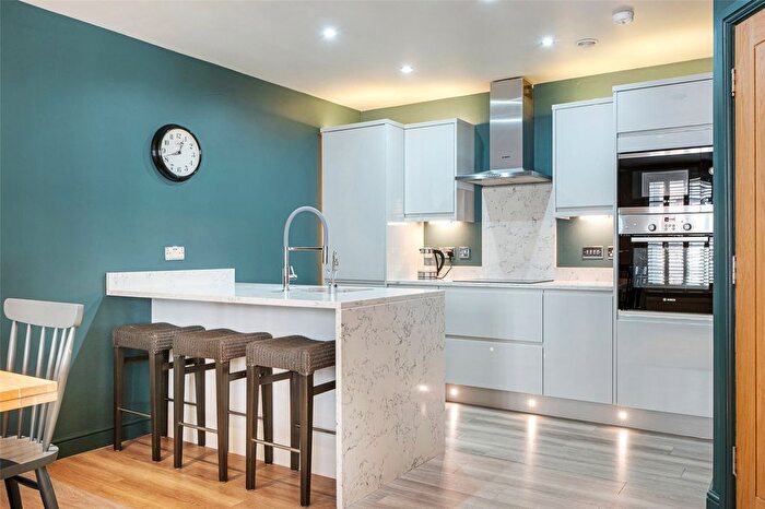 3 Bedroom Flat To Rent In Heritage Court, Lower Bridge Street, Chester, Cheshire, CH1