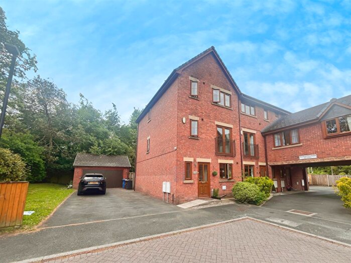 4 Bedroom End Of Terrace House For Sale In Balshaw House Gardens, Euxton, PR7