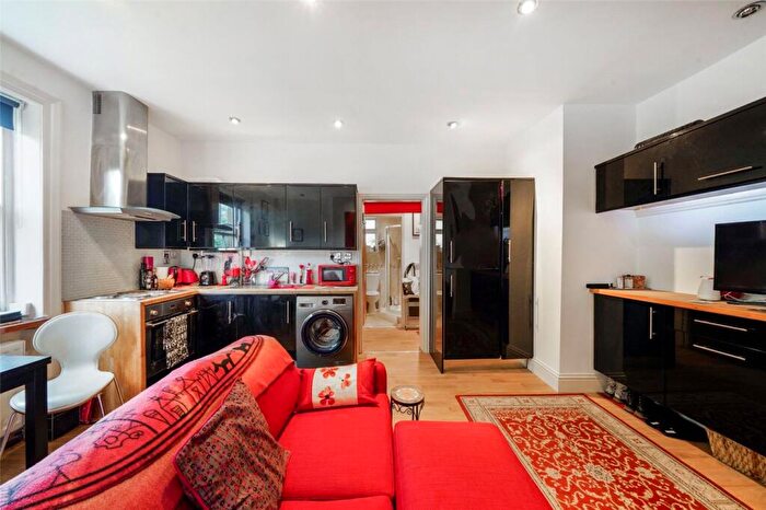 1 Bedroom Apartment For Sale In Camden Road, London, N7