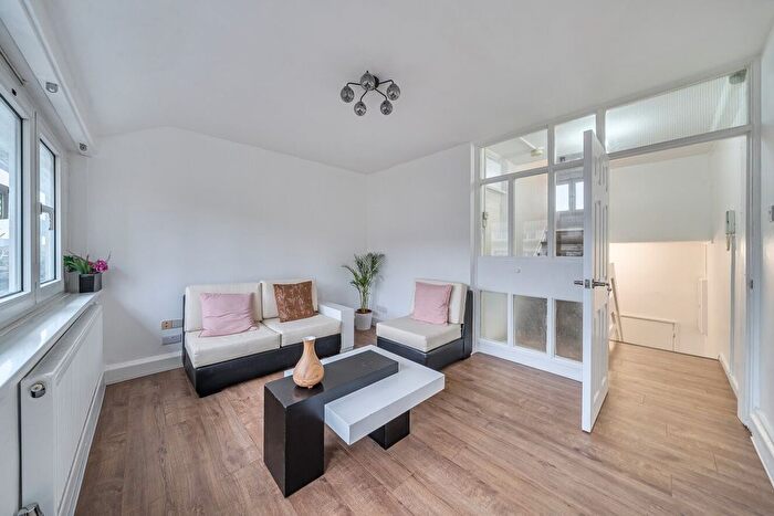 2 Bedroom Flat For Sale In East Surrey Grove, London, SE15