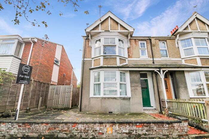 2 Bedroom Flat To Rent In Bedroom Ground Floor Flat In Chichester, PO19