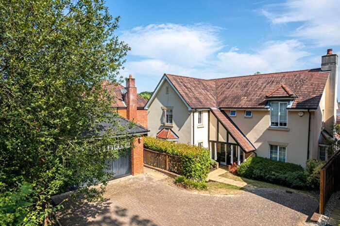 5 Bedroom Detached House For Sale In Walnut Grove, Hartley Wintney, RG27