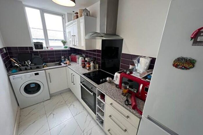 2 Bedroom Flat To Rent In Albany Road Cardiff, CF24