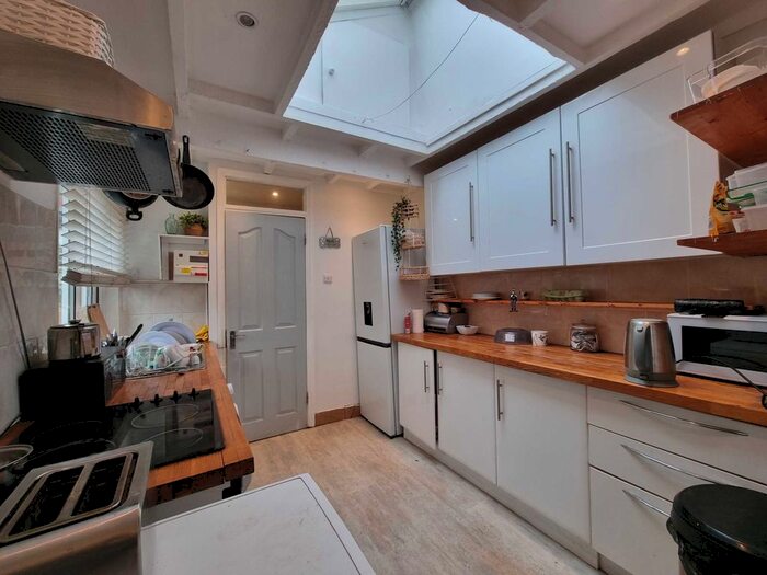 1 Bedroom Maisonette To Rent In Colney Hatch Lane, London, N10