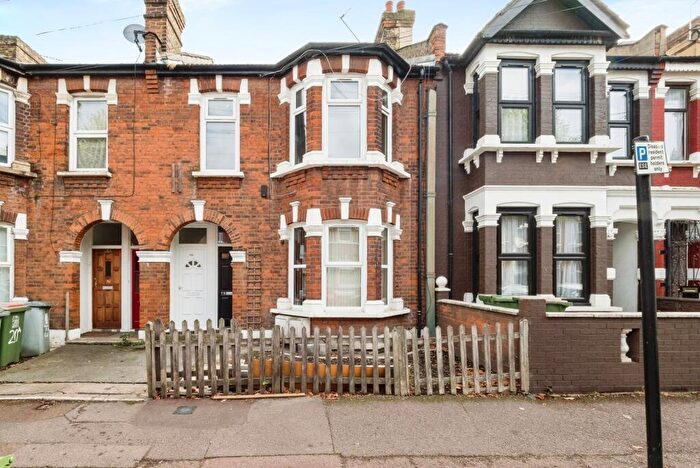 4 Bedroom Maisonette For Sale In Charlemont Road, London, E6