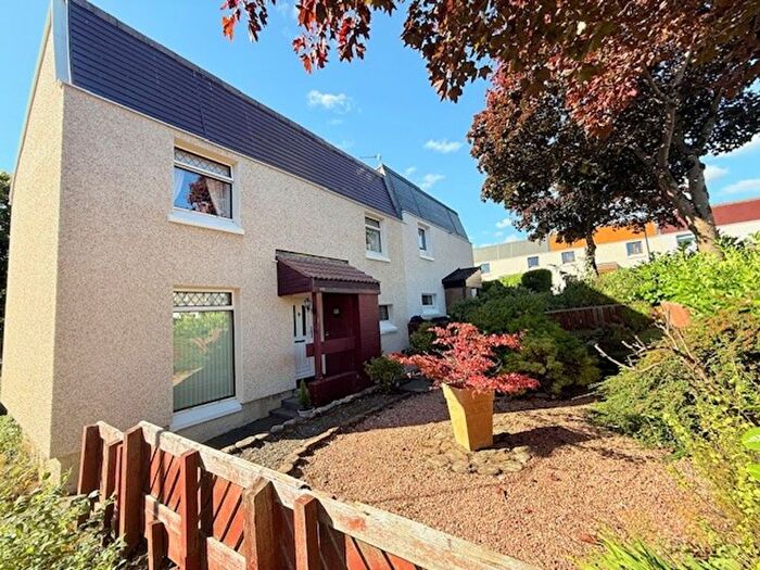 3 Bedroom Semi-Detached House For Sale In Tarland Knowe, Glenrothes, KY7