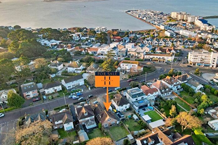 4 Bedroom Detached House For Sale In Lilliput Road, Poole, BH14