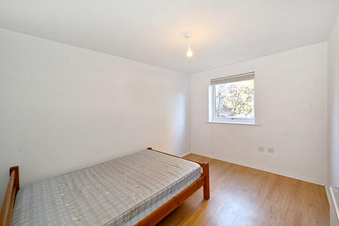 2 Bedroom Apartment To Rent In Regency Court, Park Close, E9