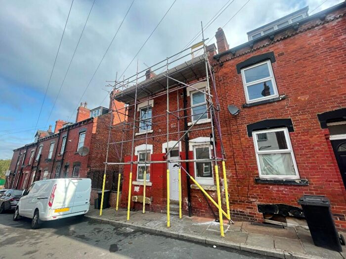 2 Bedroom End Of Terrace House To Rent In Lowther Street, Leeds, LS8