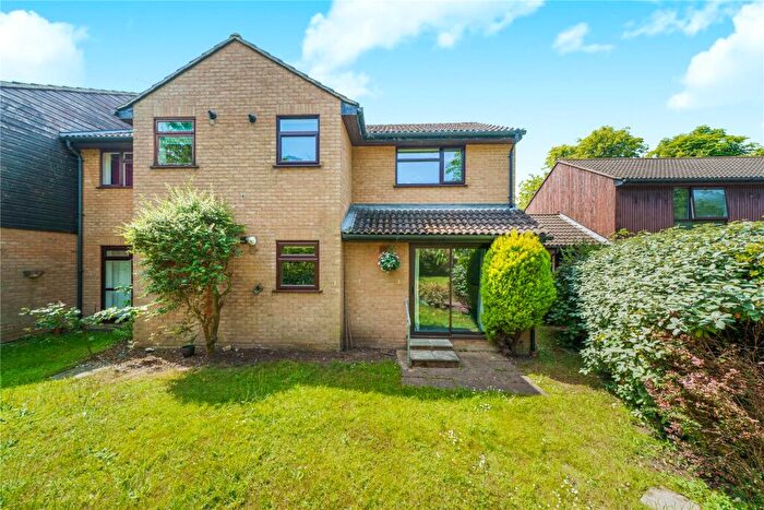 2 Bedroom Flat For Sale In Inkerman Road, Knaphill, Woking, Surrey, GU21