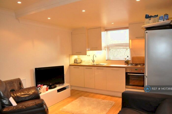 1 Bedroom Flat To Rent In High Road, London, N2
