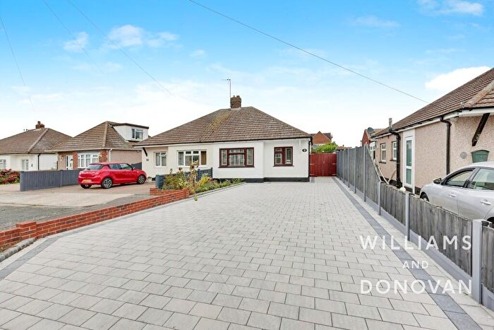 2 Bedroom Semi-Detached Bungalow For Sale In Bradley Close, Thundersley, SS7