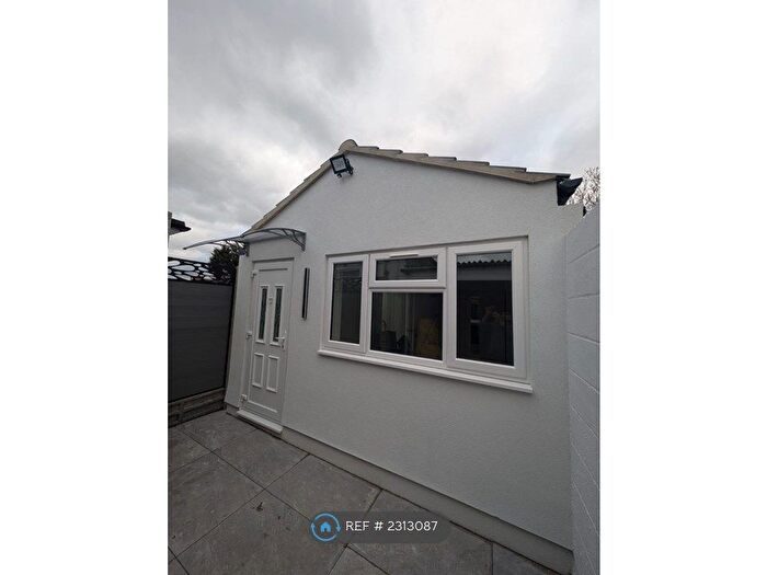 1 Bedroom Detached House To Rent In Long Lane, Bexleyheath, DA7