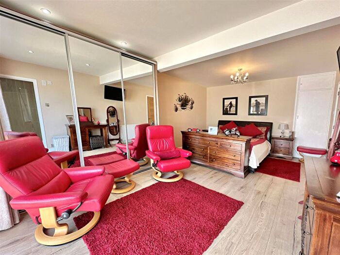 2 Bedroom Detached Bungalow For Sale In Lichfield Drive, Brixham, TQ5