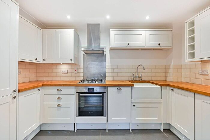 2 Bedroom Flat To Rent In Candler Mews, Twickenham, TW1
