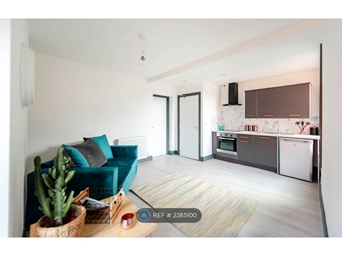 2 Bedroom Flat To Rent In Booth Street, Ashton-Under-Lyne, OL6