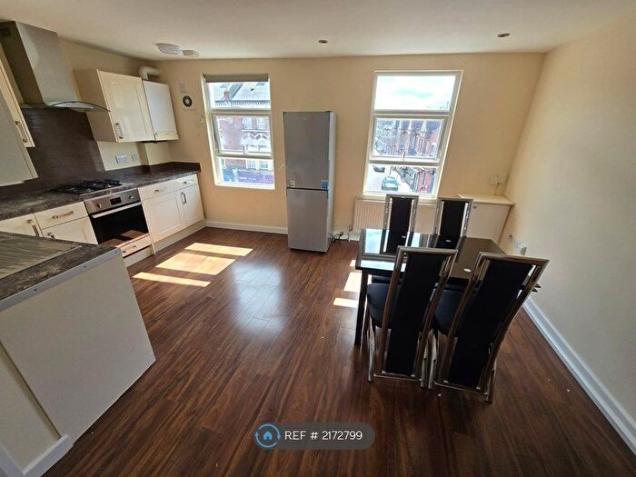 3 Bedroom Flat To Rent In Upper Tooting Road, London, SW17