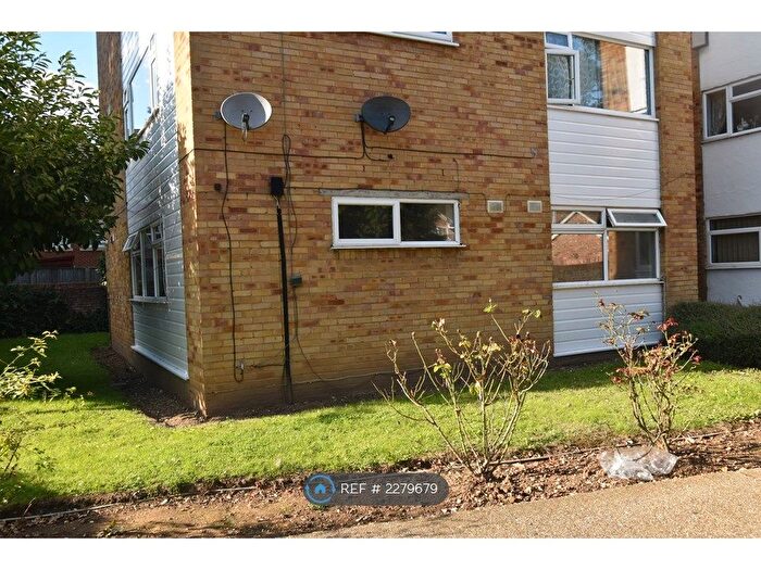 2 Bedroom Flat To Rent In Langley, Slough, SL3
