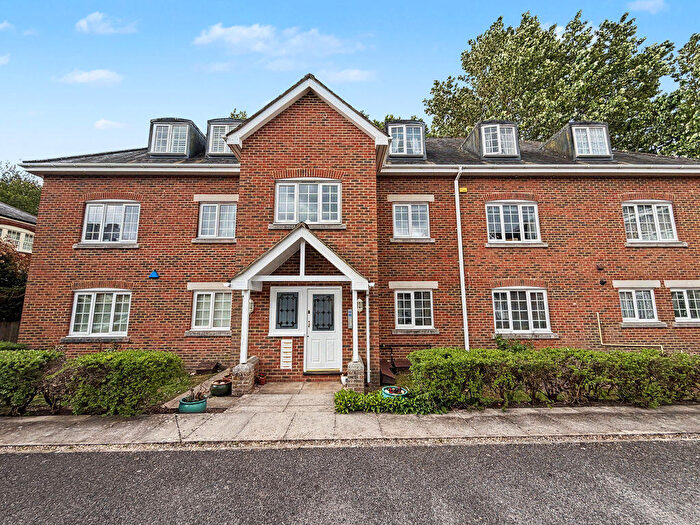 2 Bedroom Flat To Rent In Christchurch, BH23