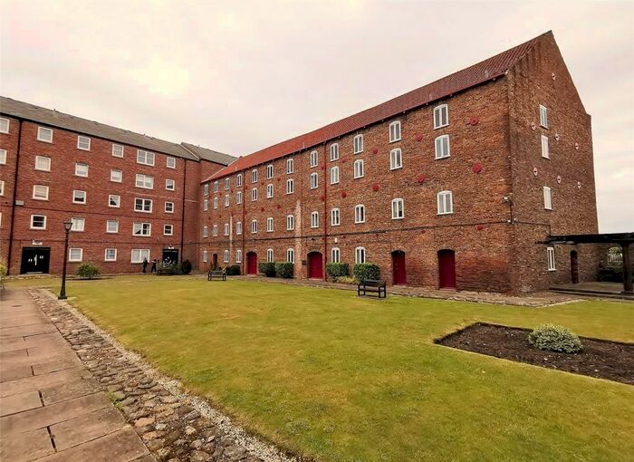2 Bedroom Flat To Rent In Pease Court, High Street, Hull, East Yorkshire, HU1