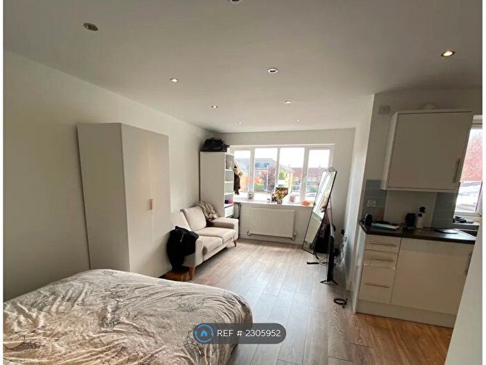 Studio To Rent In The Compasses, Luton, LU1