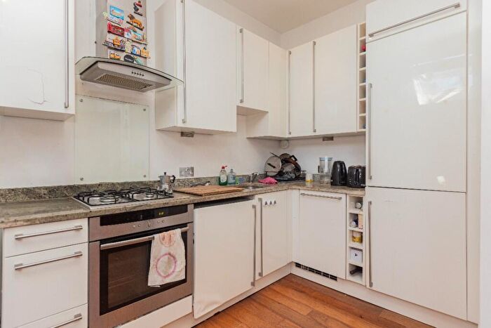 2 Bedroom Duplex To Rent In Finsbury Park Road, London, N4