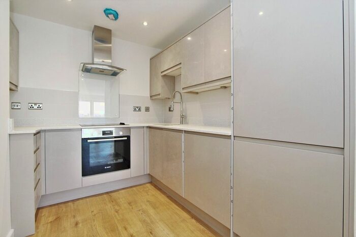 2 Bedroom Flat To Rent In South Ealing Road, London, Uk, W5