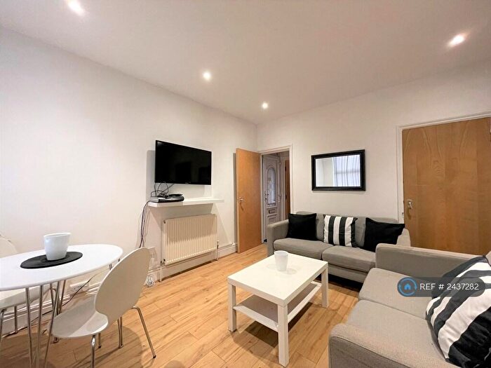 4 Bedroom Terraced House To Rent In Harland Road, Sheffield, S11