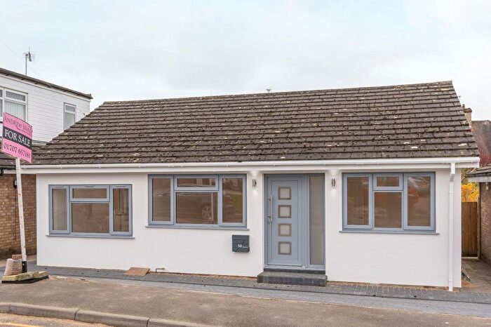 3 Bedroom Detached House To Rent In Birch Grove, Potters Bar, EN6