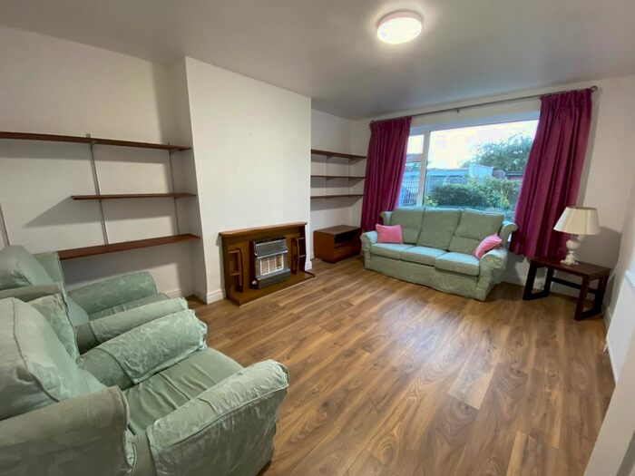 4 Bedroom Semi-Detached House To Rent In Dunster Way, Harrow, HA2