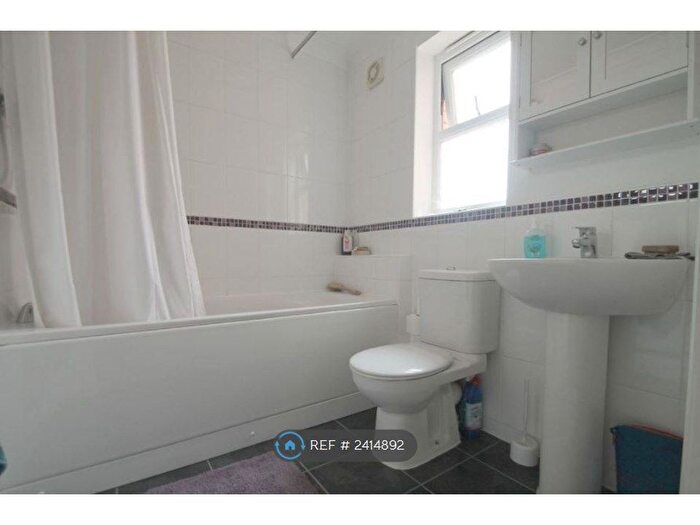 2 Bedroom Flat To Rent In Falcon Court, Tewkesbury, GL20