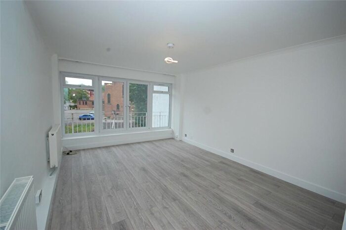 2 Bedroom Apartment To Rent In Regents Park Road, Finchley, London, N3