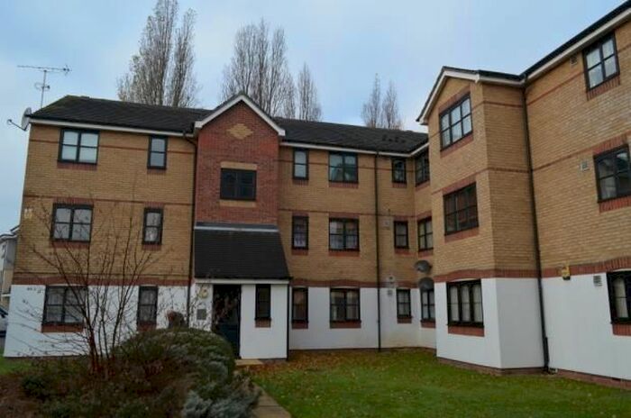 1 Bedroom Flat To Rent In Cherry Blossom Close, Palmers Green, N13