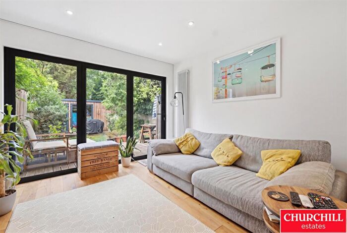 2 Bedroom Flat For Sale In Wightman Road, Hornsey, N8