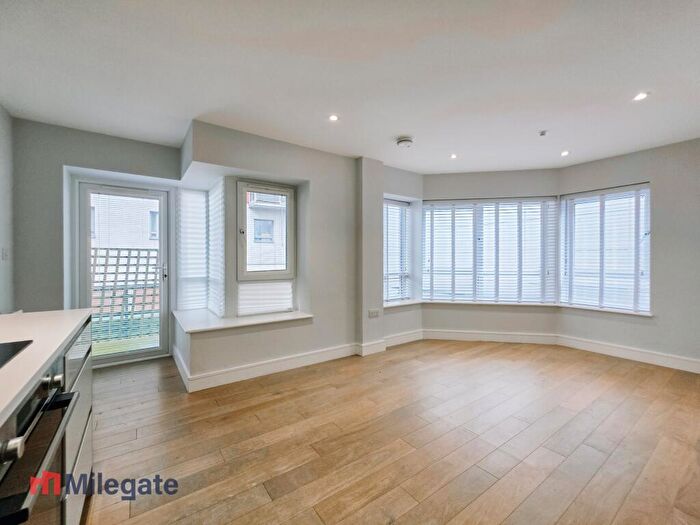 1 Bedroom Flat To Rent In New Road, Brentwood, CM14