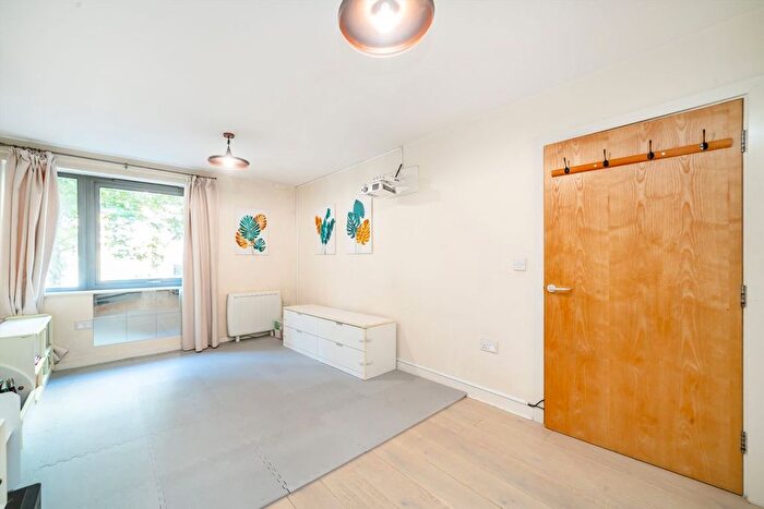 1 Bedroom Flat To Rent In Victoria Road, Acton, W3