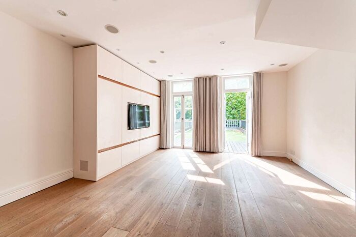 4 Bedroom Maisonette To Rent In Lansdowne Mews, Holland Park, London, W11