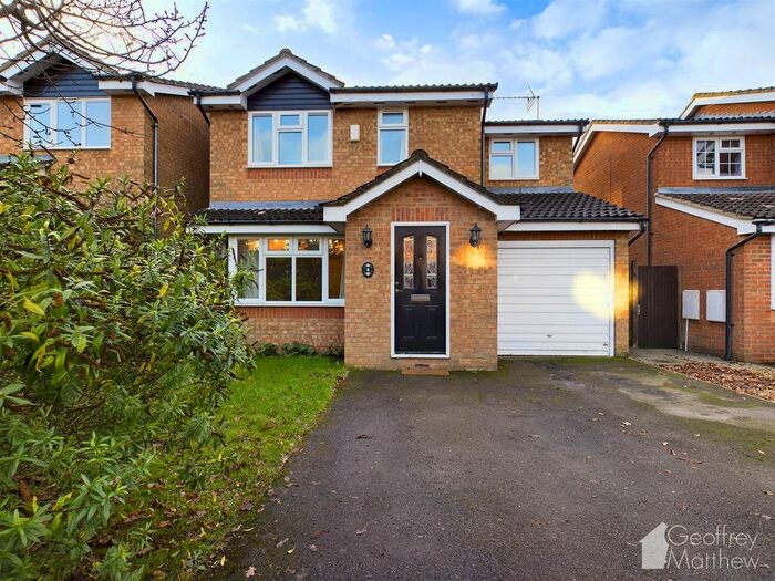 4 Bedroom Detached House To Rent In St. Andrews Drive, Stevenage SG1
