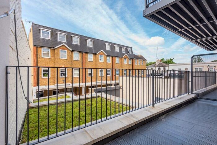 2 Bedroom Flat To Rent In High Street London, SE20