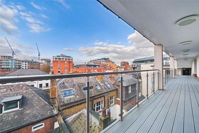 2 Bedroom Apartment To Rent In St. Ives Road, Maidenhead, Berkshire, SL6
