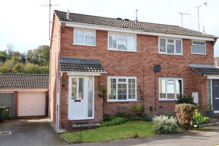 3 Bedroom Semi-Detached House For Sale In Well Copse Close, Horndean, PO8