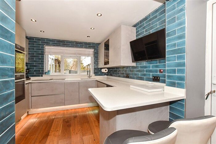 3 Bedroom Semi-Detached House For Sale In Benhams Drive, Horley, Surrey, RH6