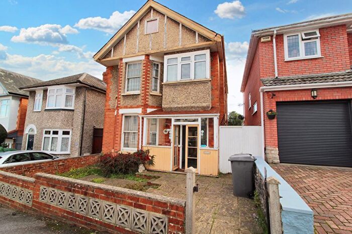 4 Bedroom Detached House For Sale In Hillbrow Road, Southbourne, BH6